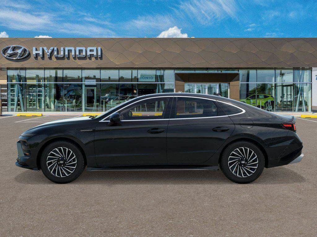New 2026 Black Hyundai SEL image 3