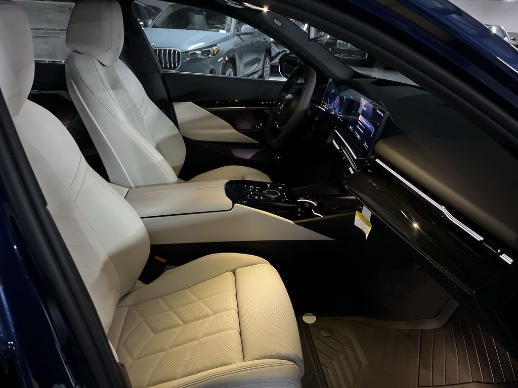 Thumbnail: 2026 BMW 5 Series - 25