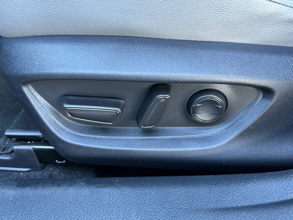 Thumbnail: 2025 Toyota Camry - 16