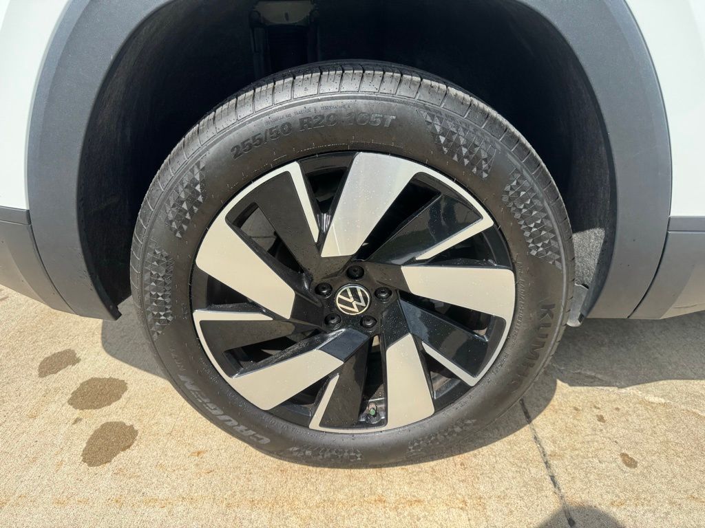 Used 2025 Volkswagen Atlas Cross Sport SUV