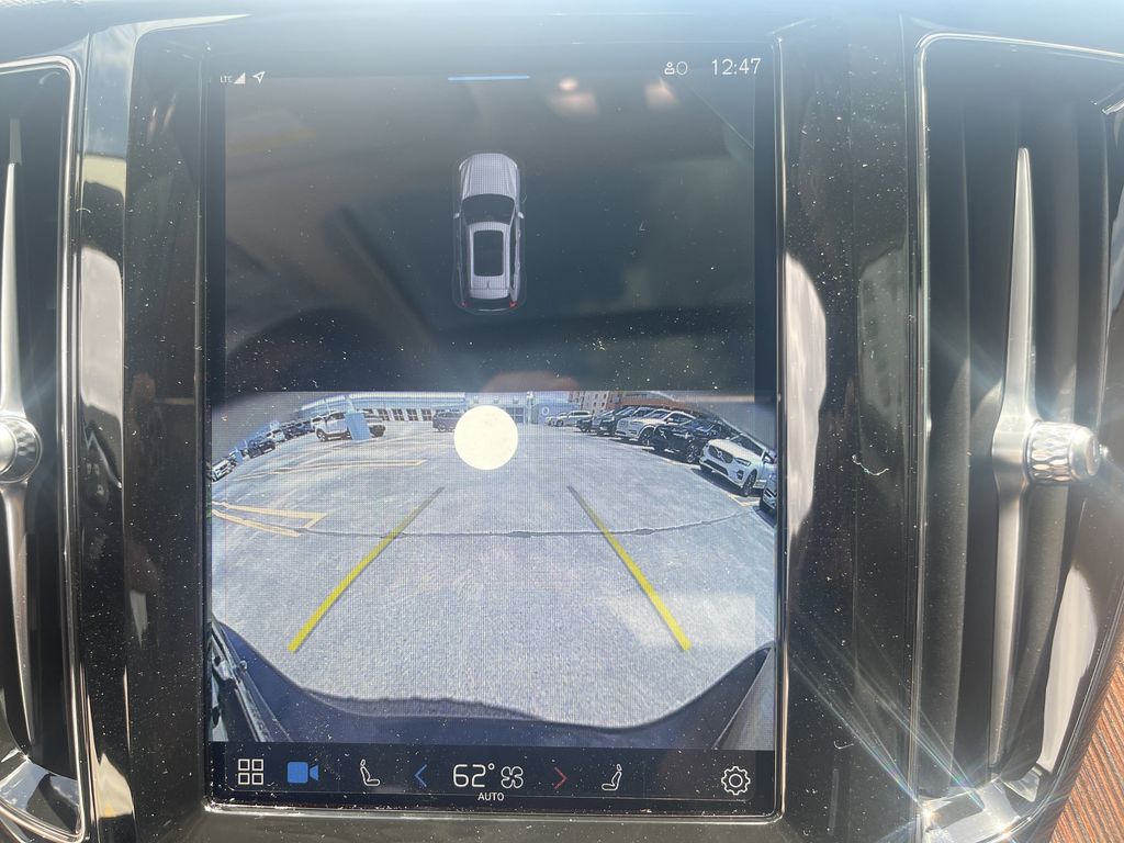 2023 Volvo XC60 B5 Plus Dark Theme photo