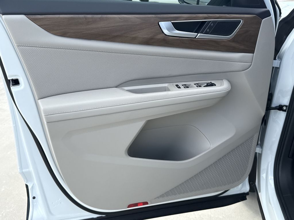 2026 Volkswagen Atlas 2.0T SE White at Bayshore Chrysler Jeep Dodge Ram