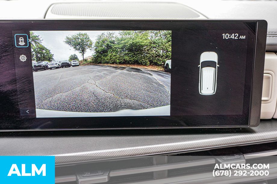 Used 2025 White Hyundai SEL image 39