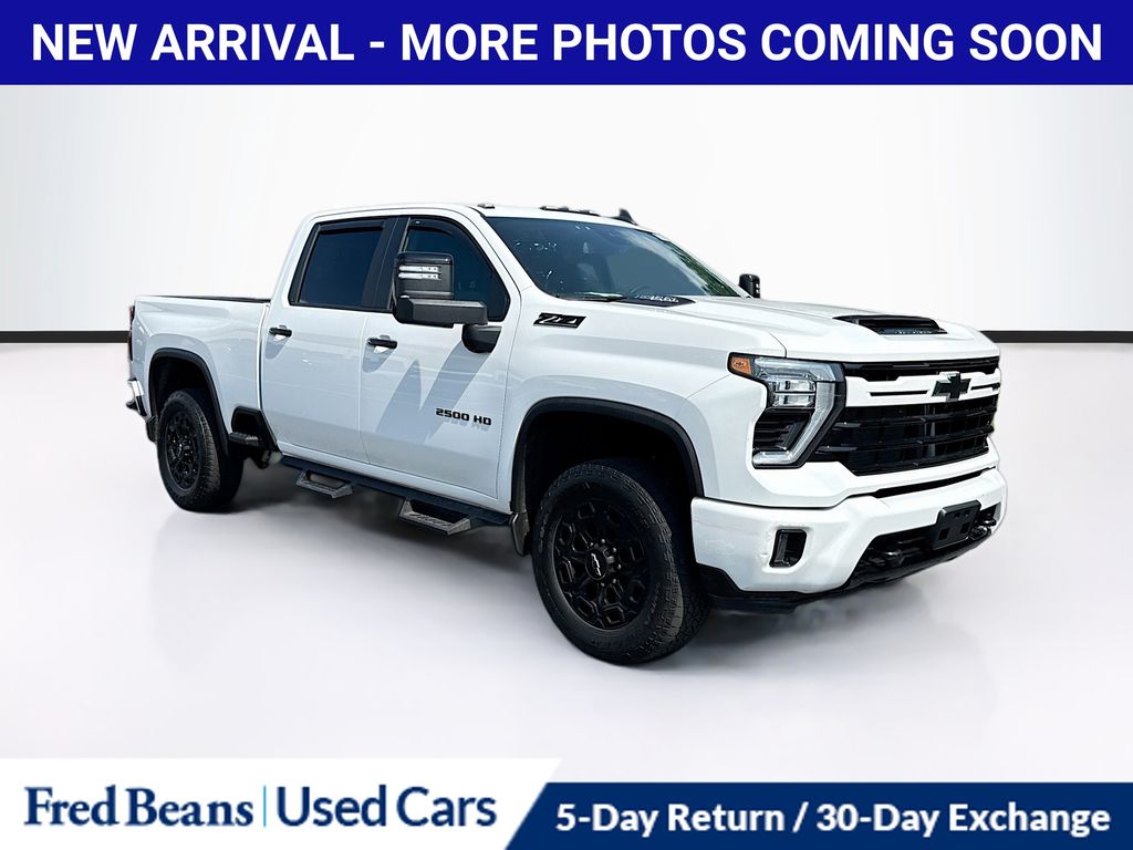 Summit White 2024 Chevrolet Silverado 2500HD Pickup Truck Four-Wheel Drive Automatic