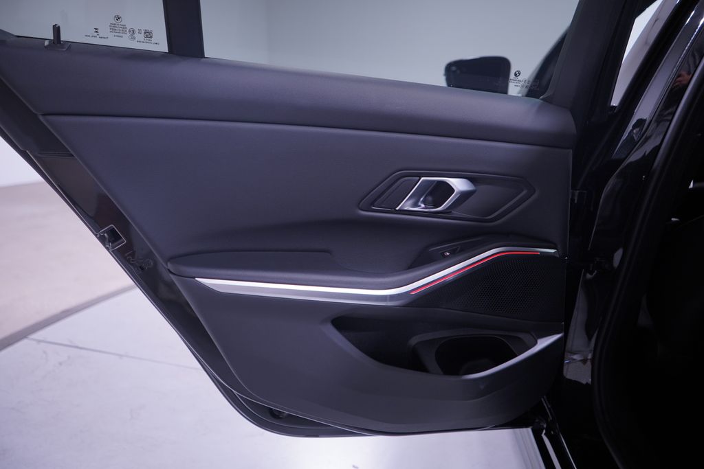 Thumbnail: 2025 BMW 3 Series - 15
