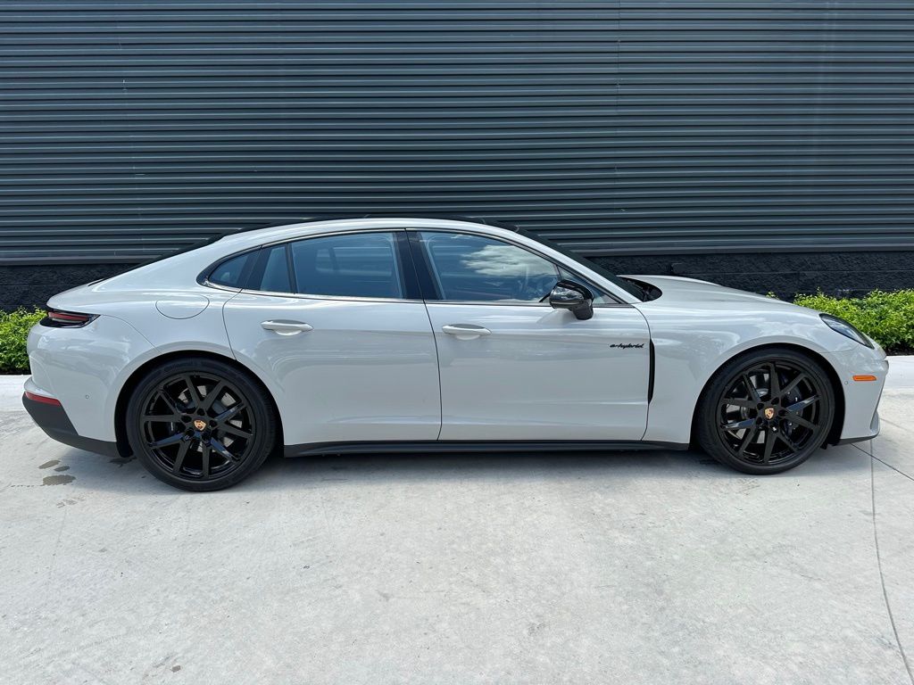 2025 Porsche Panamera 4 8