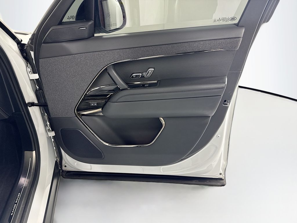 Thumbnail: 2023 Land Rover Range Rover Sport - 26