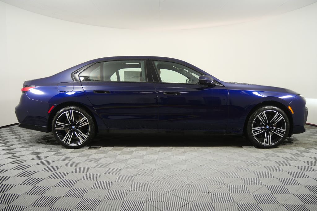 Thumbnail: 2026 BMW 7 Series - 2