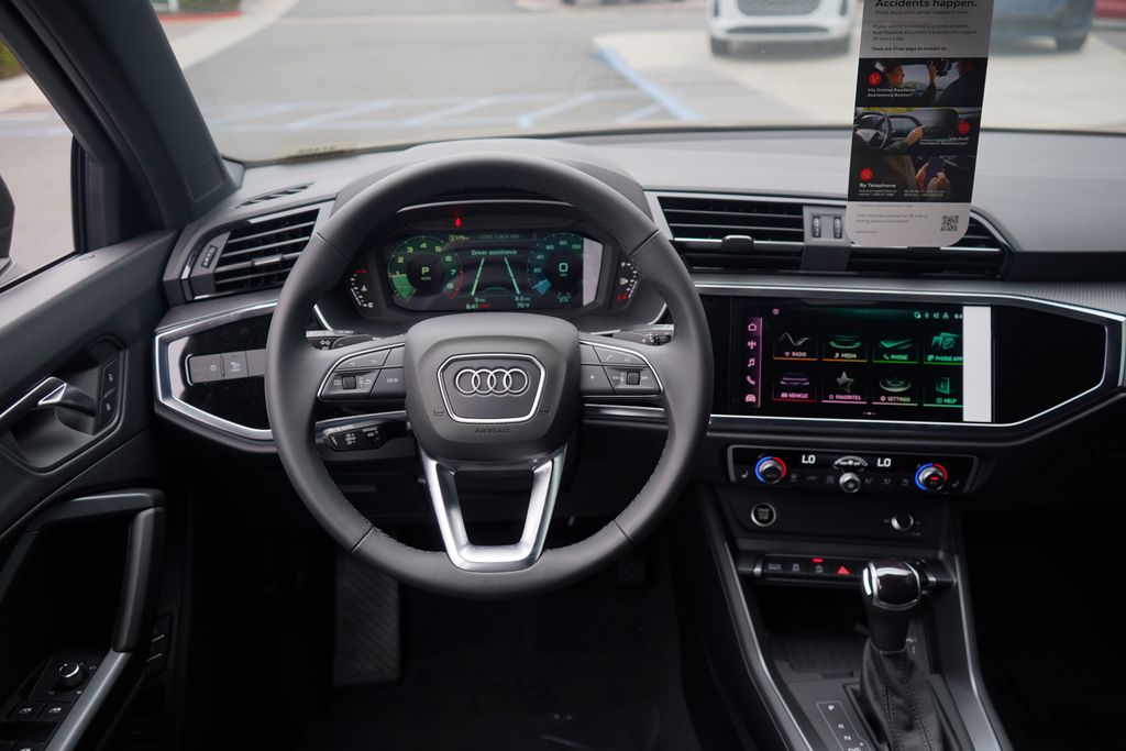 Thumbnail: 2025 Audi Q3 - 7