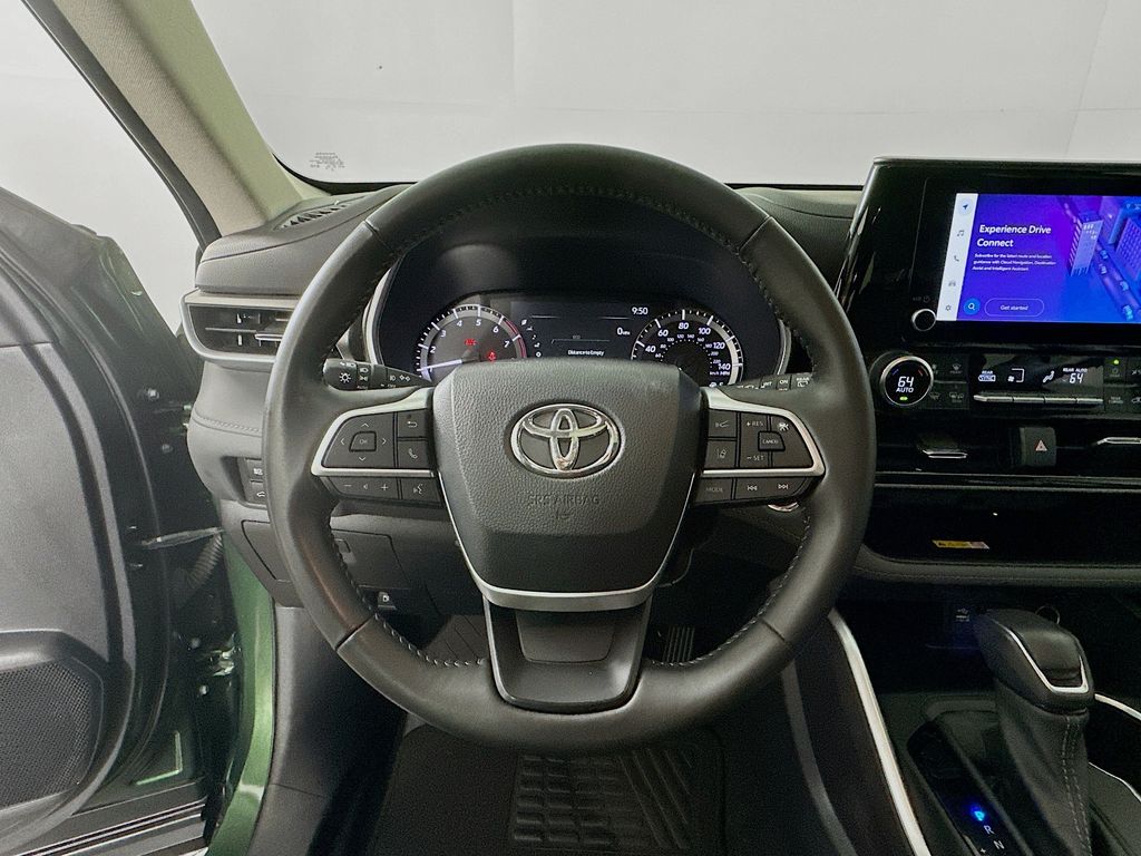 2023 Toyota Highlander XLE 11