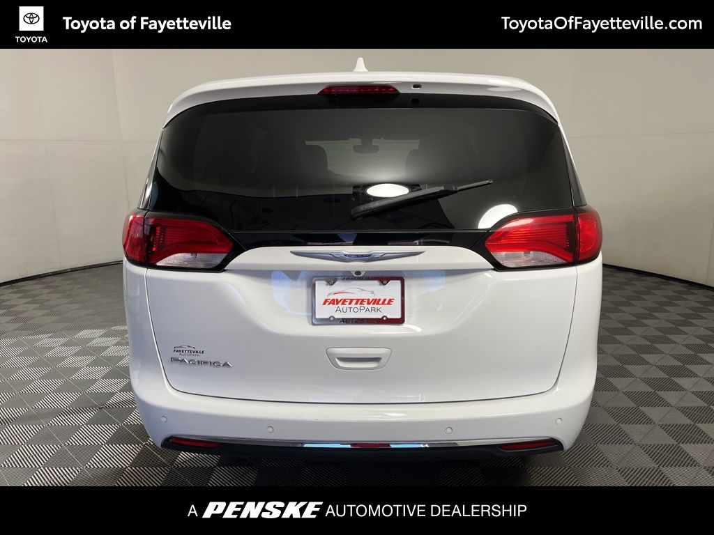 Thumbnail: 2018 Chrysler Pacifica - 13