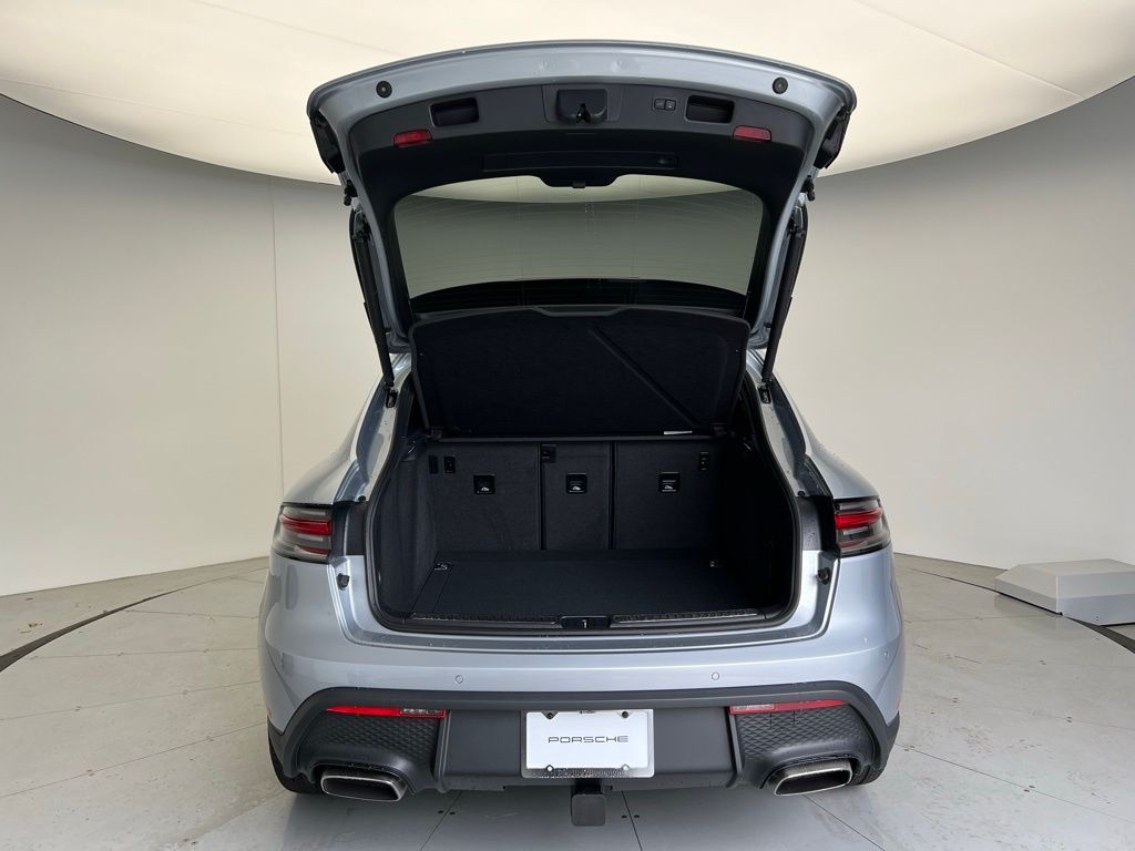 Thumbnail: 2025 Porsche Macan - 20