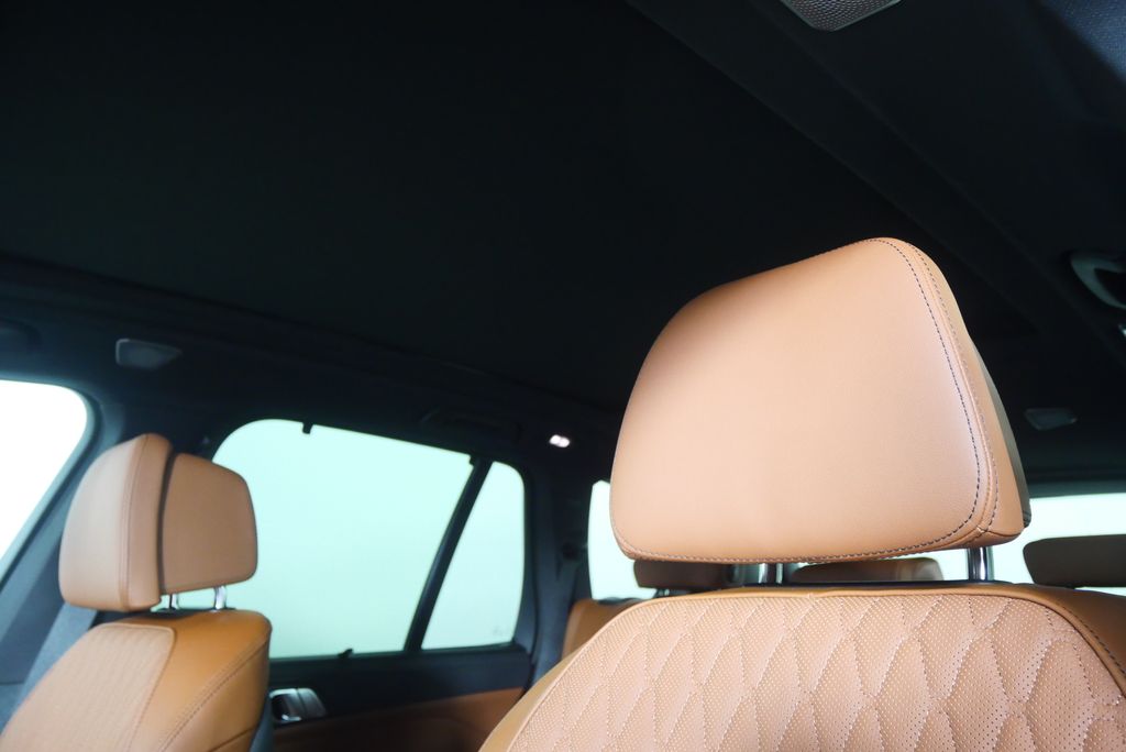 Thumbnail: 2026 BMW X5 - 11