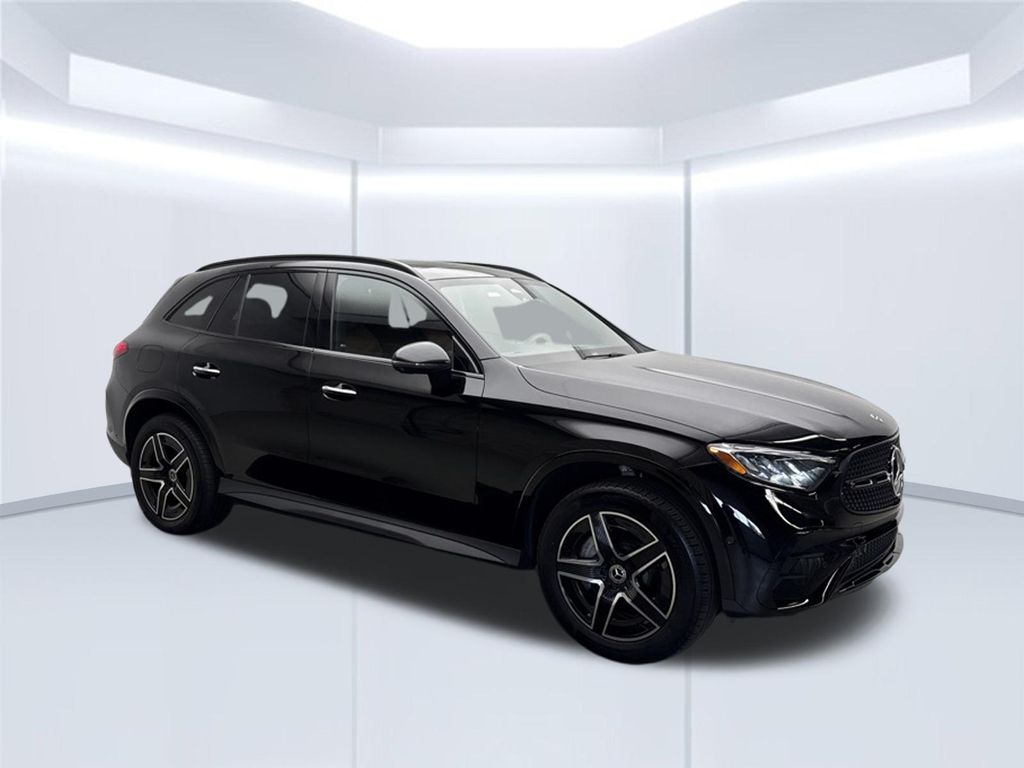 Thumbnail: 2023 Mercedes-Benz GLC - 10
