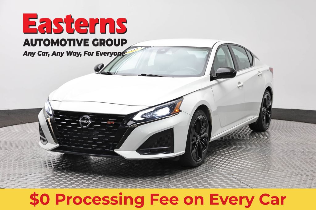 Glacier White 2024 Nissan Altima 2.5 SR FWD Sedan Front-Wheel Drive Continuously Variable Transmission