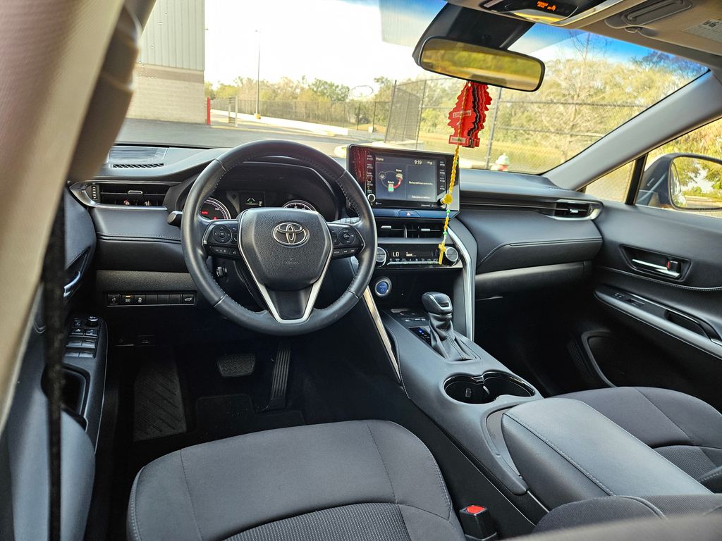 2021 Toyota Venza LE 12