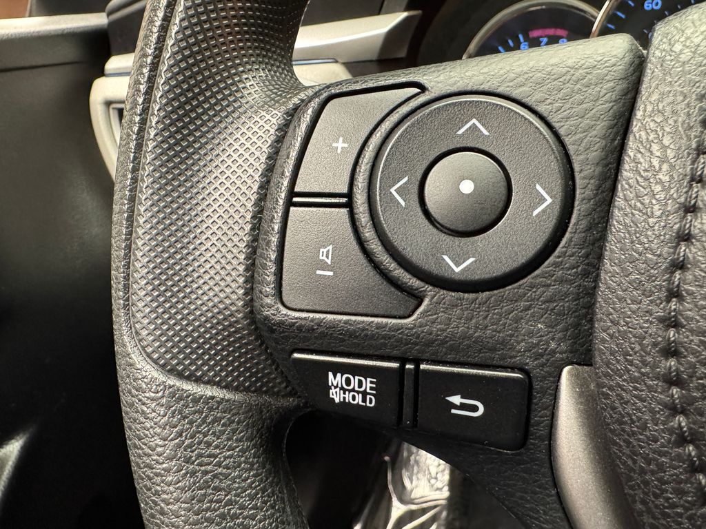 Used 2016 Silver Toyota LE image 13