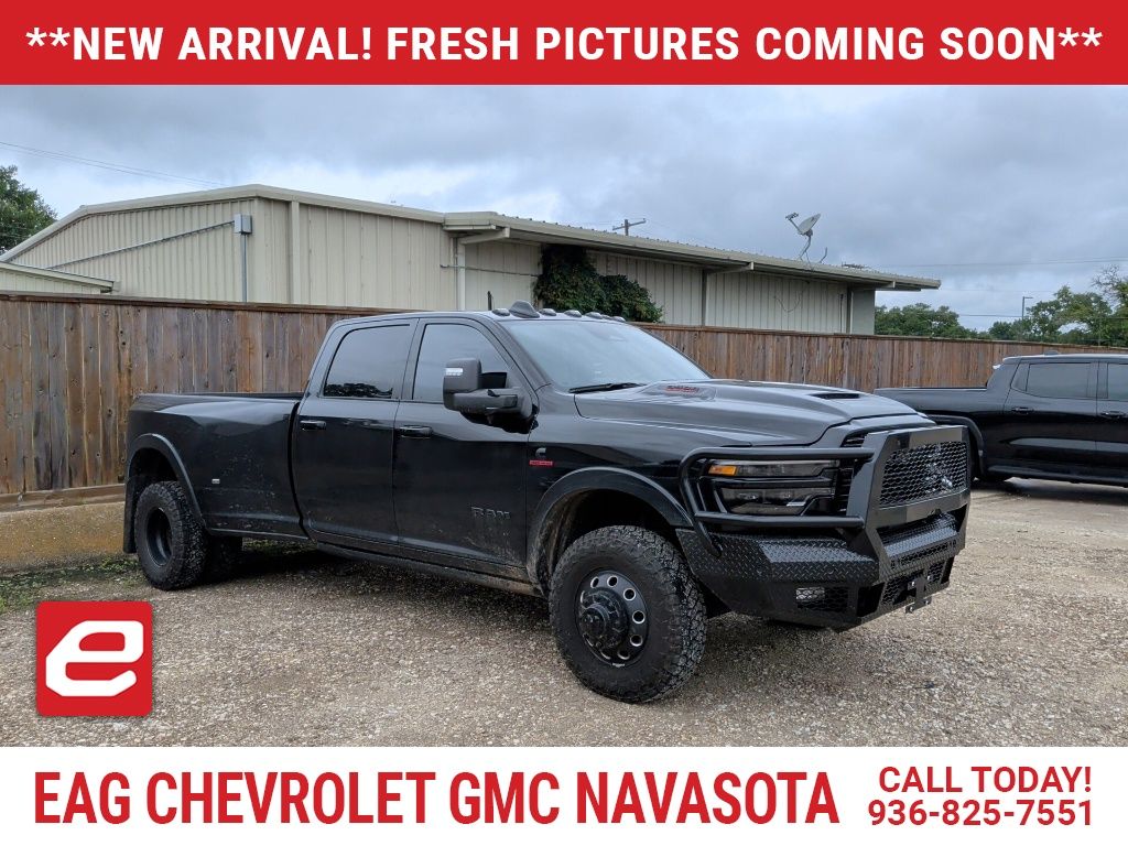 Diamond Black 2025 RAM 3500 Limited Crew Cab LB DRW 4WD Pickup Truck Four-Wheel Drive 8-Speed Automatic