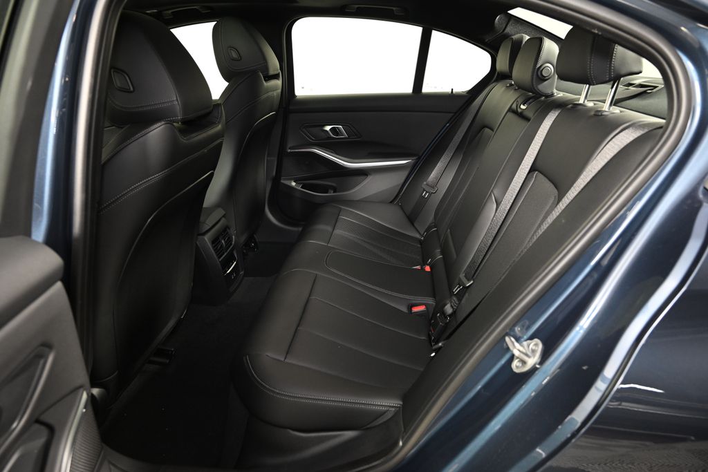 Thumbnail: 2025 BMW 3 Series - 24