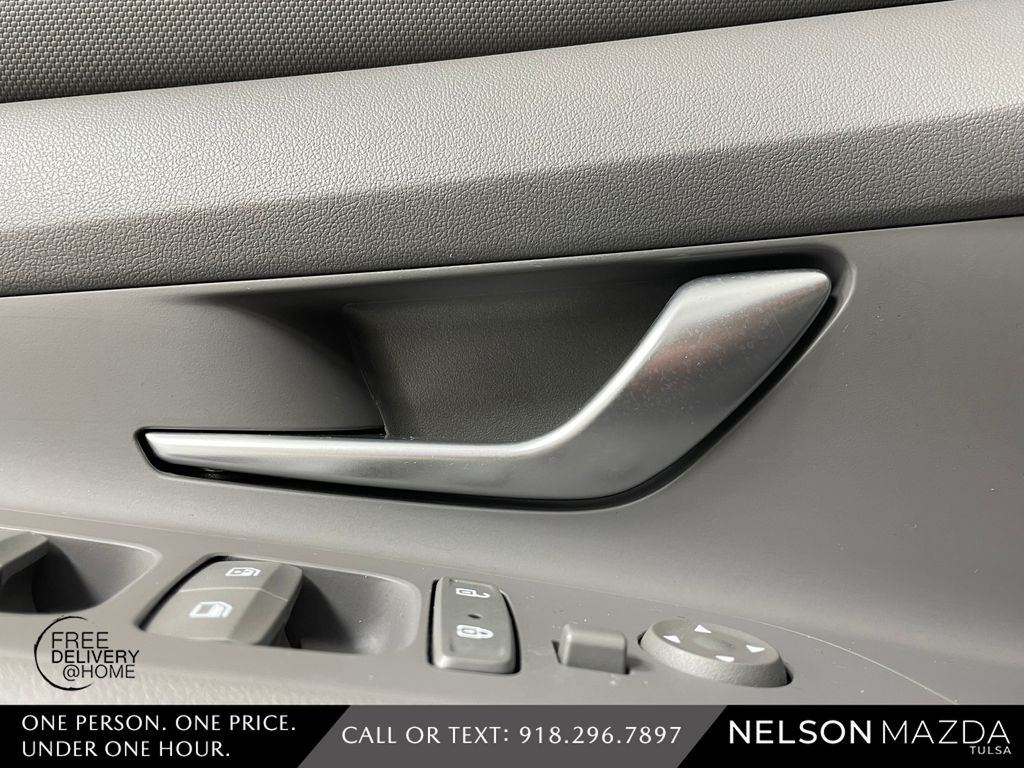 Used 2022 Black Hyundai SEL image 19