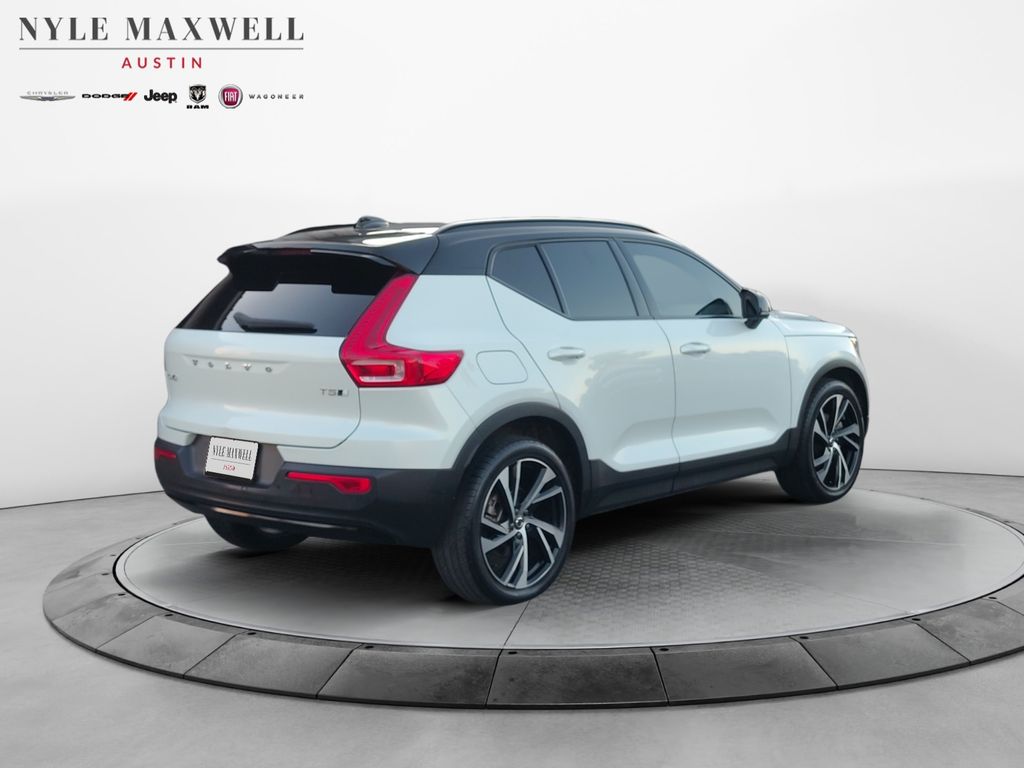 Used Car 2022 Volvo Xc40  R-design For Sale Under $30,000 In Austin, Texas