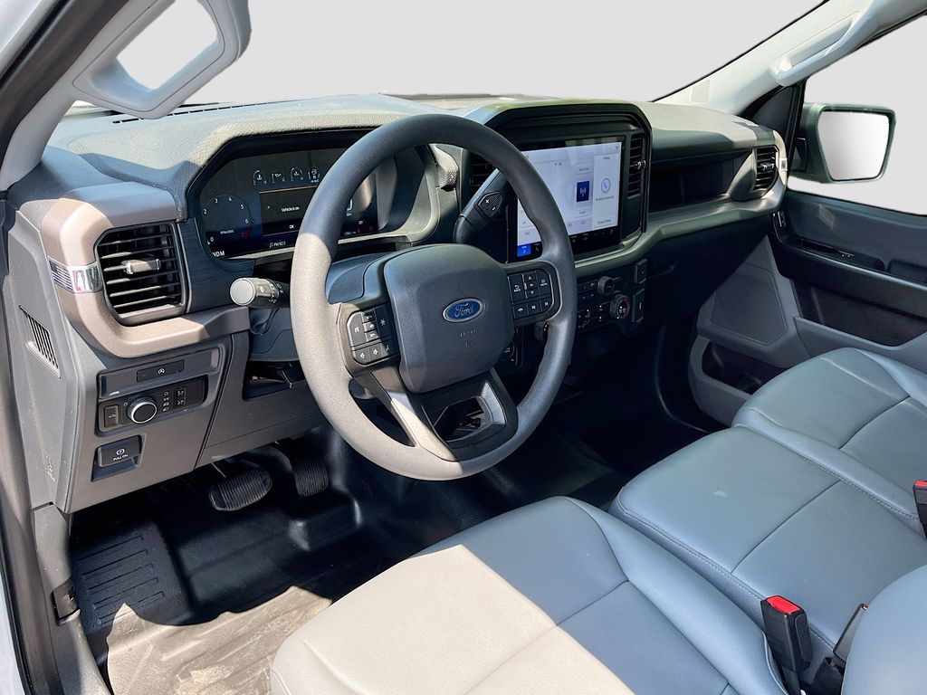 Used 2025 White Ford XL image 9