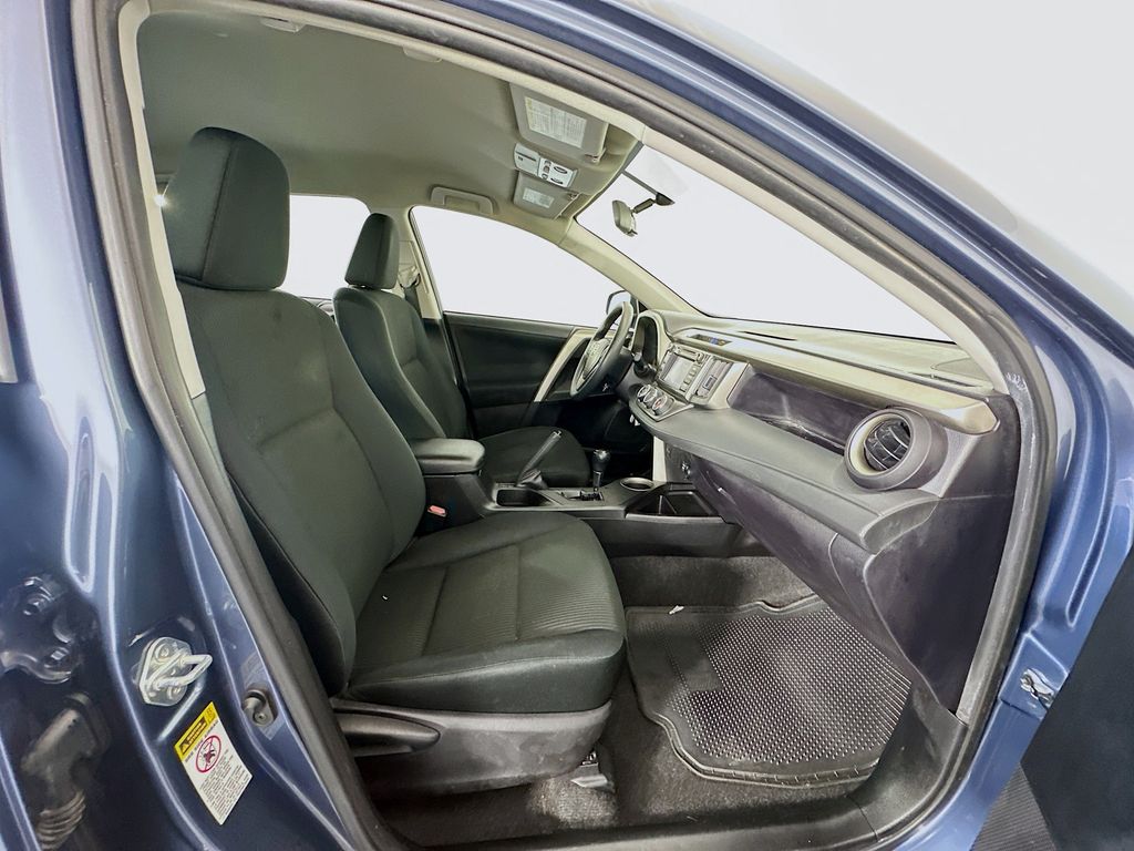 2014 Toyota RAV4 LE 26