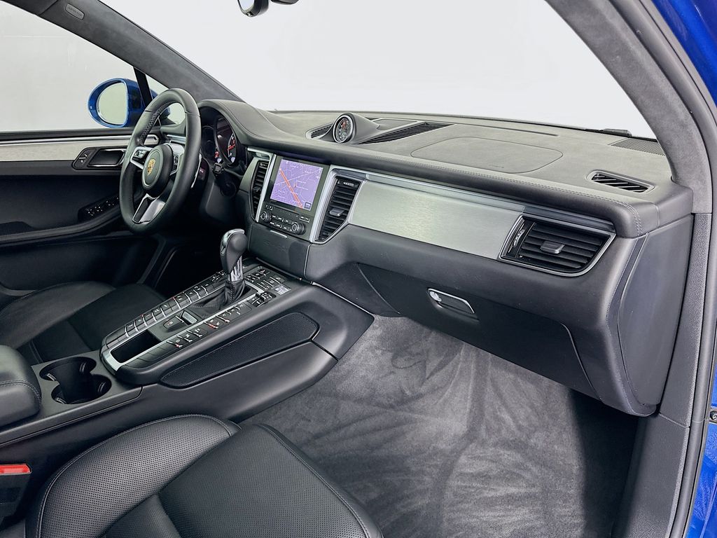 Thumbnail: 2017 Porsche Macan - 30