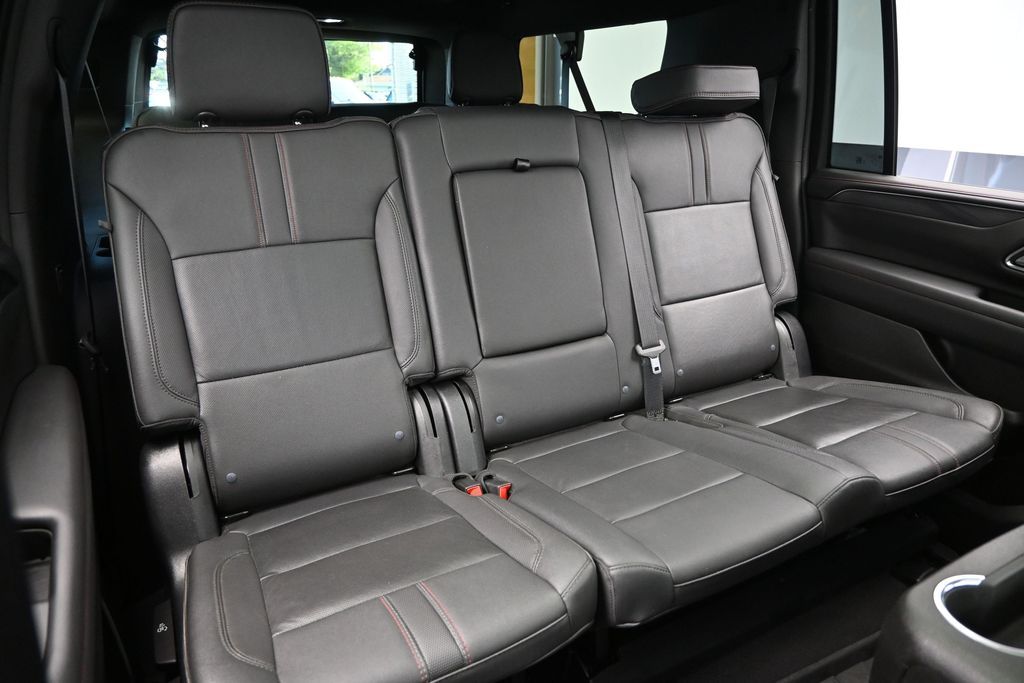 2023 Chevrolet Suburban 4WD RST
