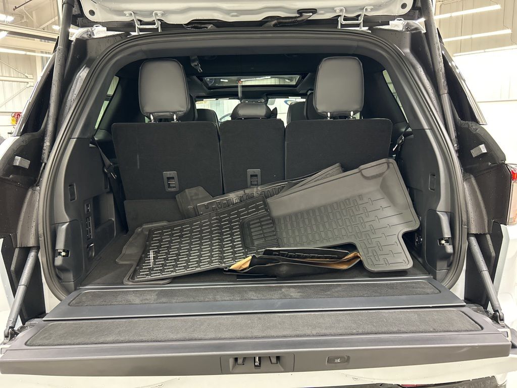 new 2026 Lincoln Navigator car, priced at $106,480