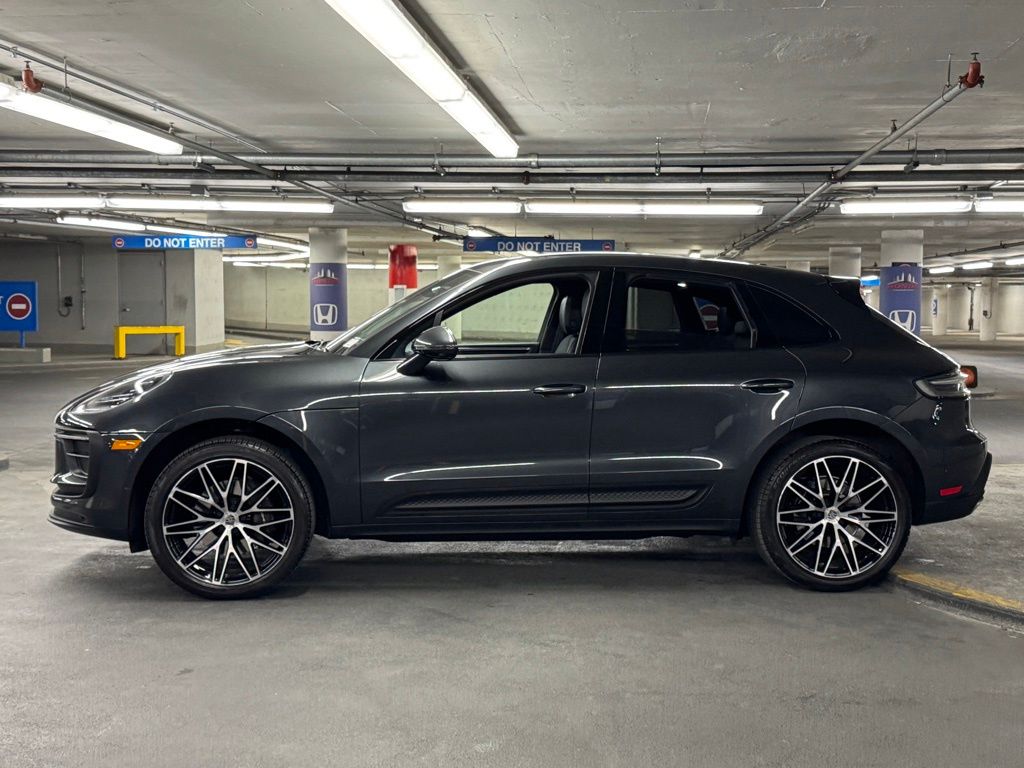 2022 Porsche Macan Base 31