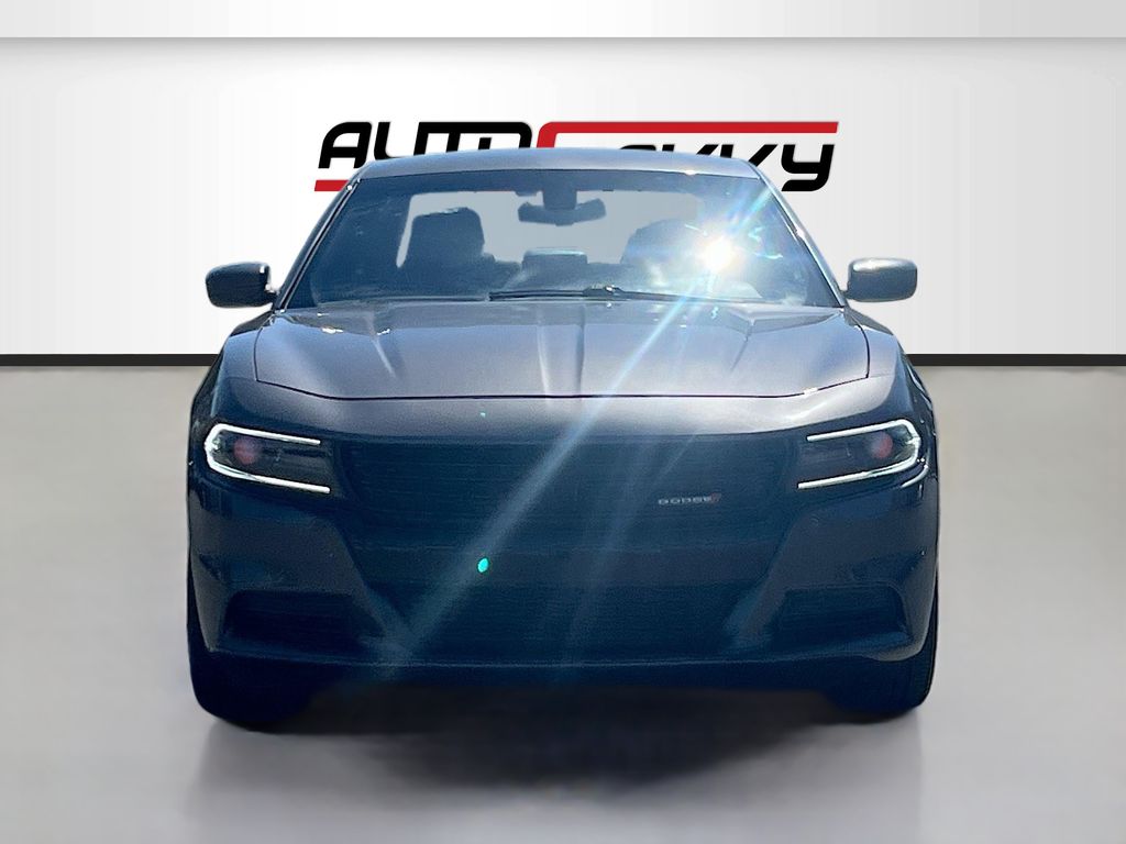 Used 2022 Gray Dodge SXT image 2