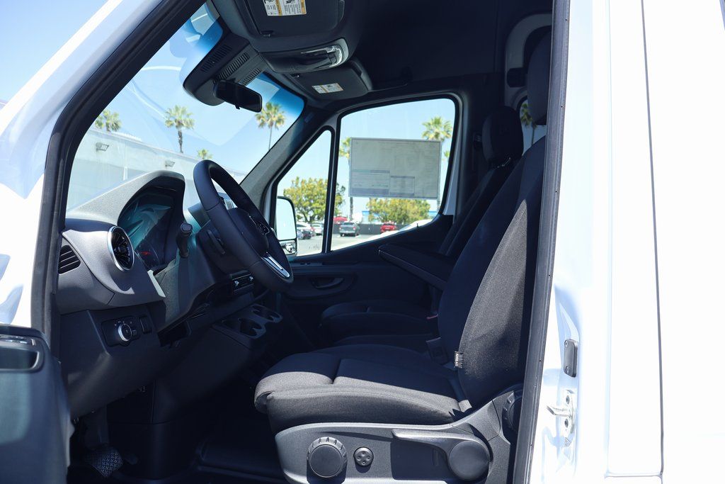 2024 Mercedes-Benz Sprinter 2500 6