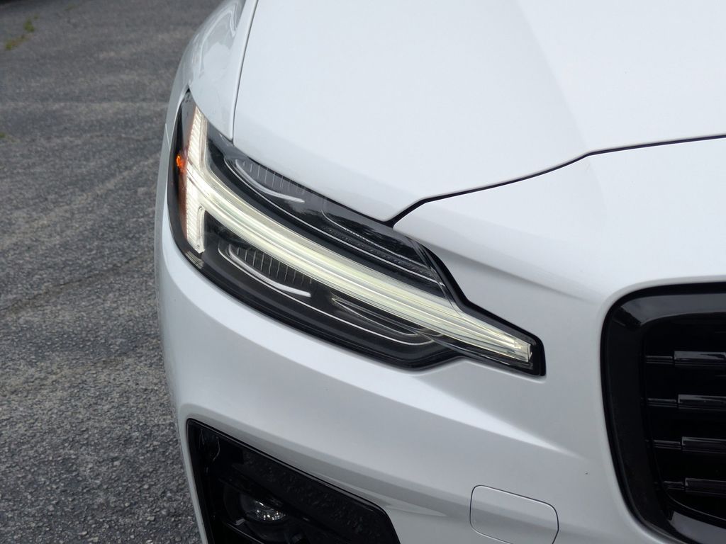 2021 Volvo S60 T5 Momentum
