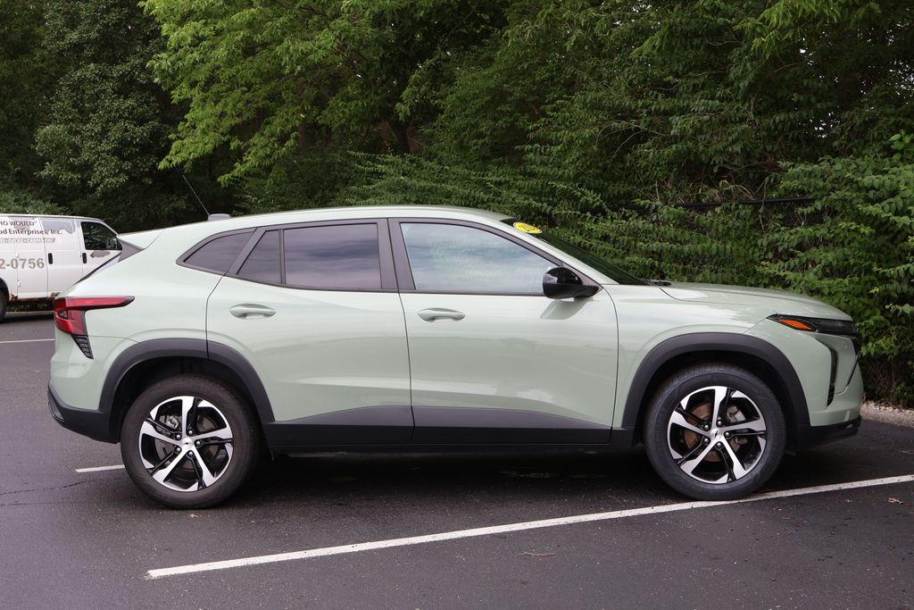 Thumbnail: 2024 Chevrolet Trax - 10