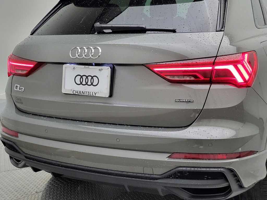 Thumbnail: 2023 Audi Q3 - 7