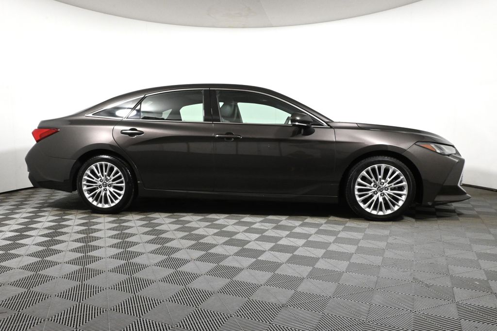 2019 Toyota Avalon Limited 9
