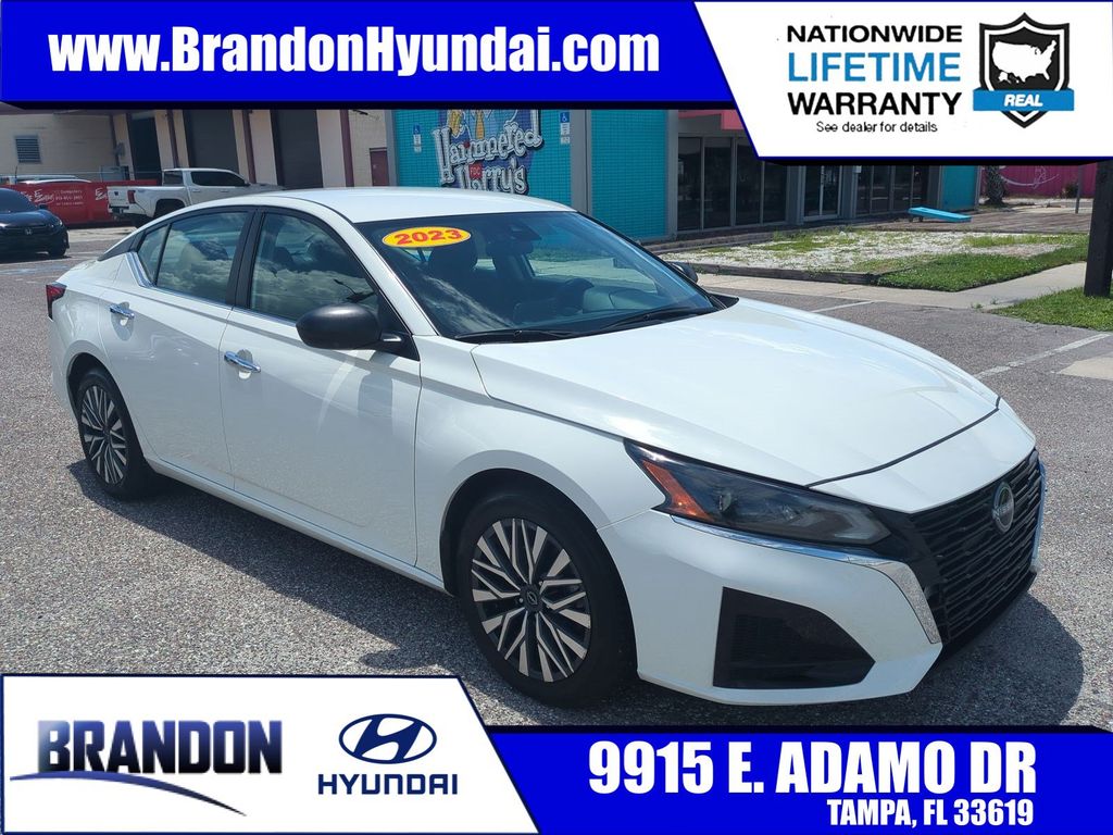 Glacier White 2025 Nissan Altima Sedan Front-Wheel Drive Continuously Variable Transmission