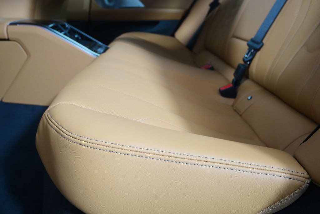 Thumbnail: 2026 BMW 8 Series - 14