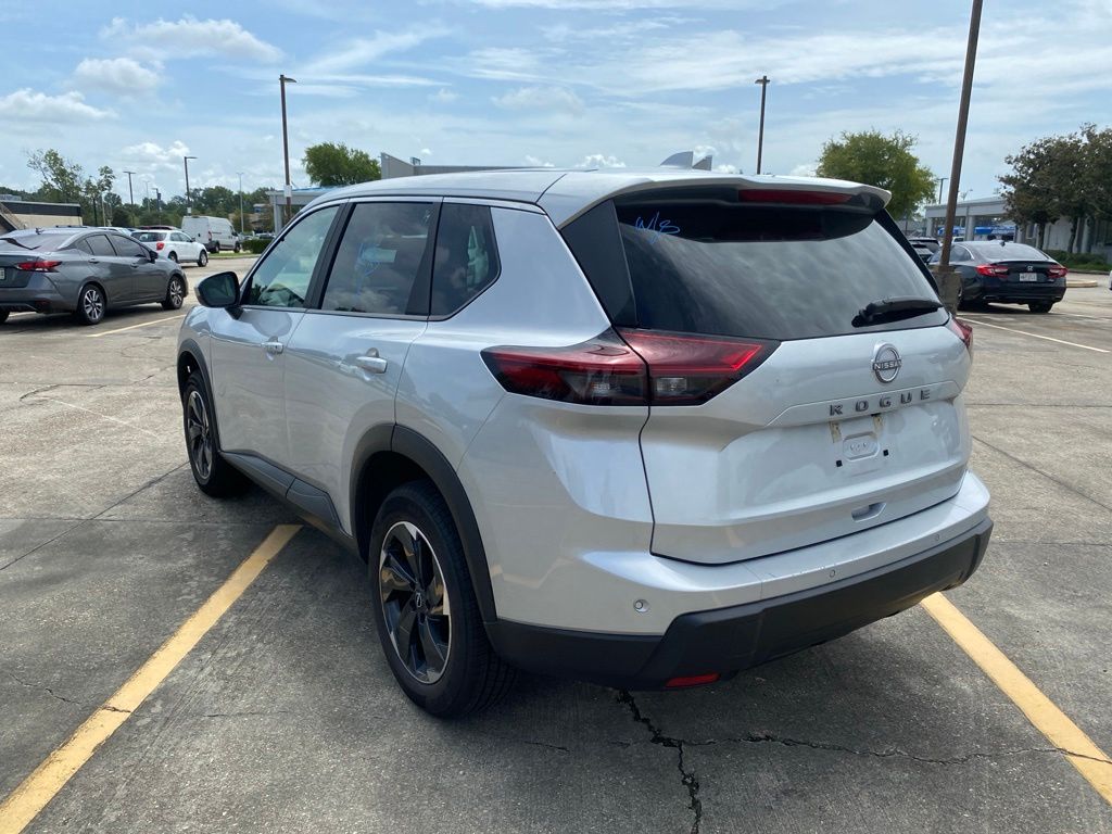 Used 2025 Silver Nissan SV image 8