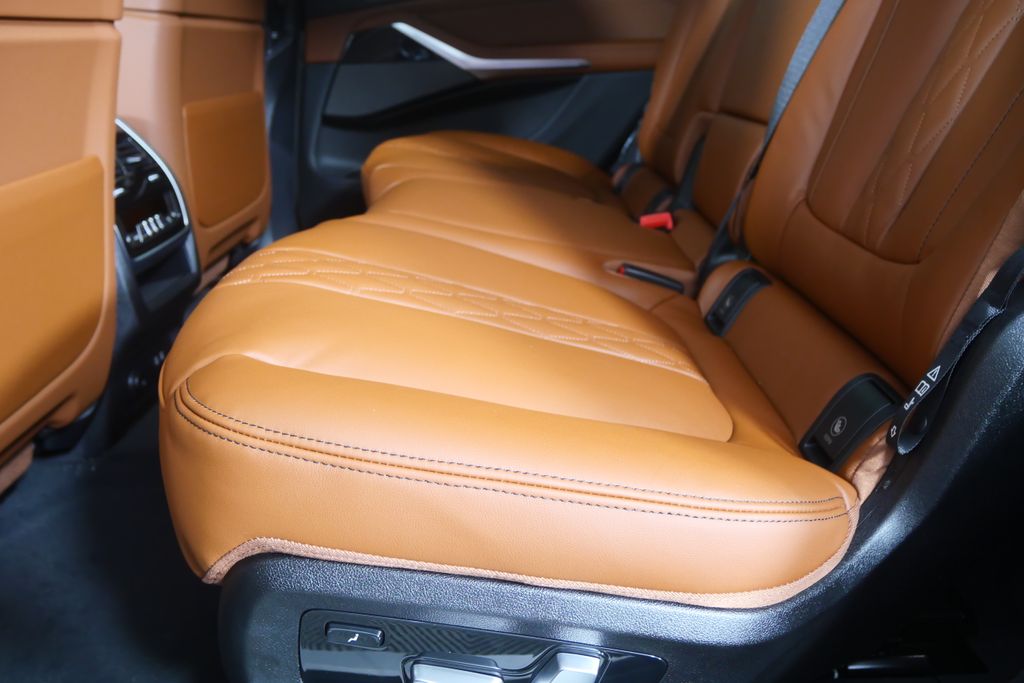 Thumbnail: 2027 BMW X7 - 14