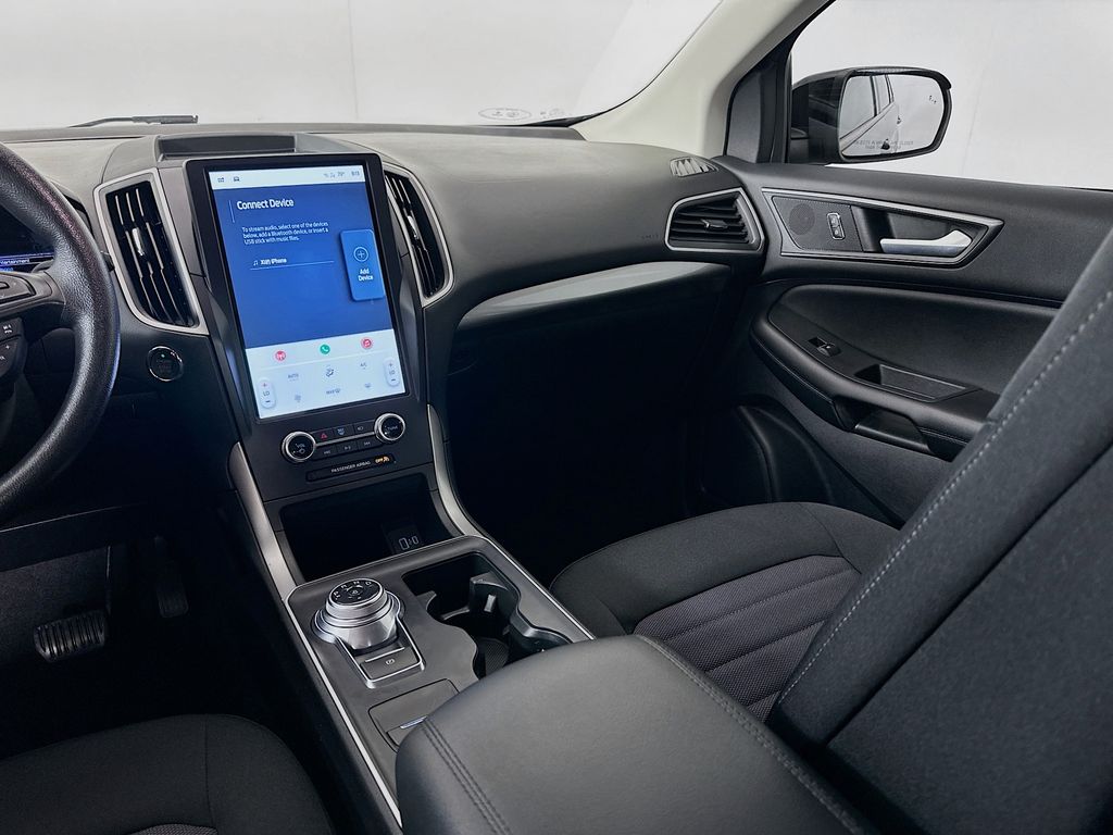 Thumbnail: 2022 Ford Edge - 22