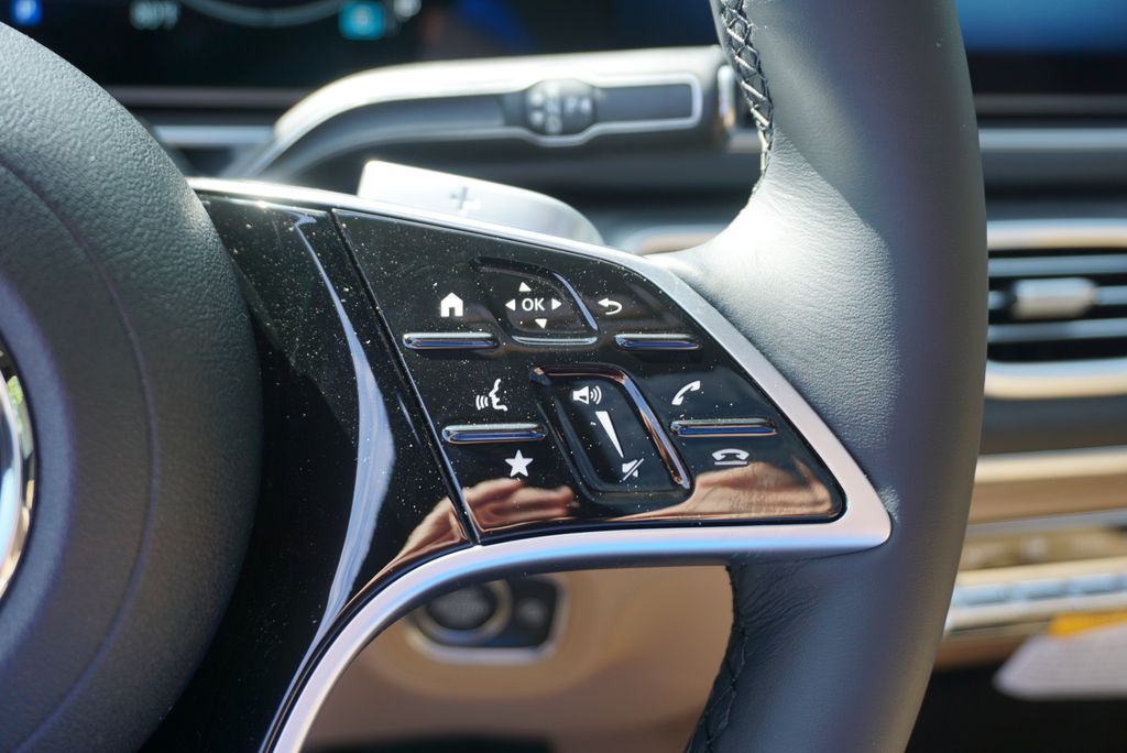 Thumbnail: 2026 Mercedes-Benz GLE - 30