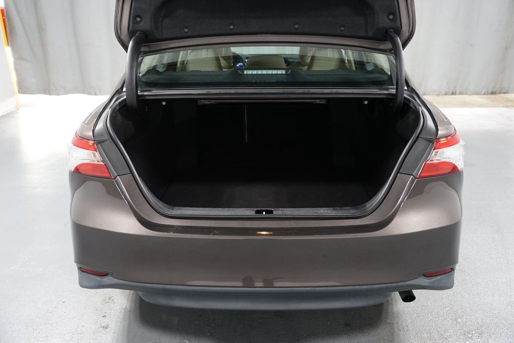 Thumbnail: 2018 Toyota Camry - 30