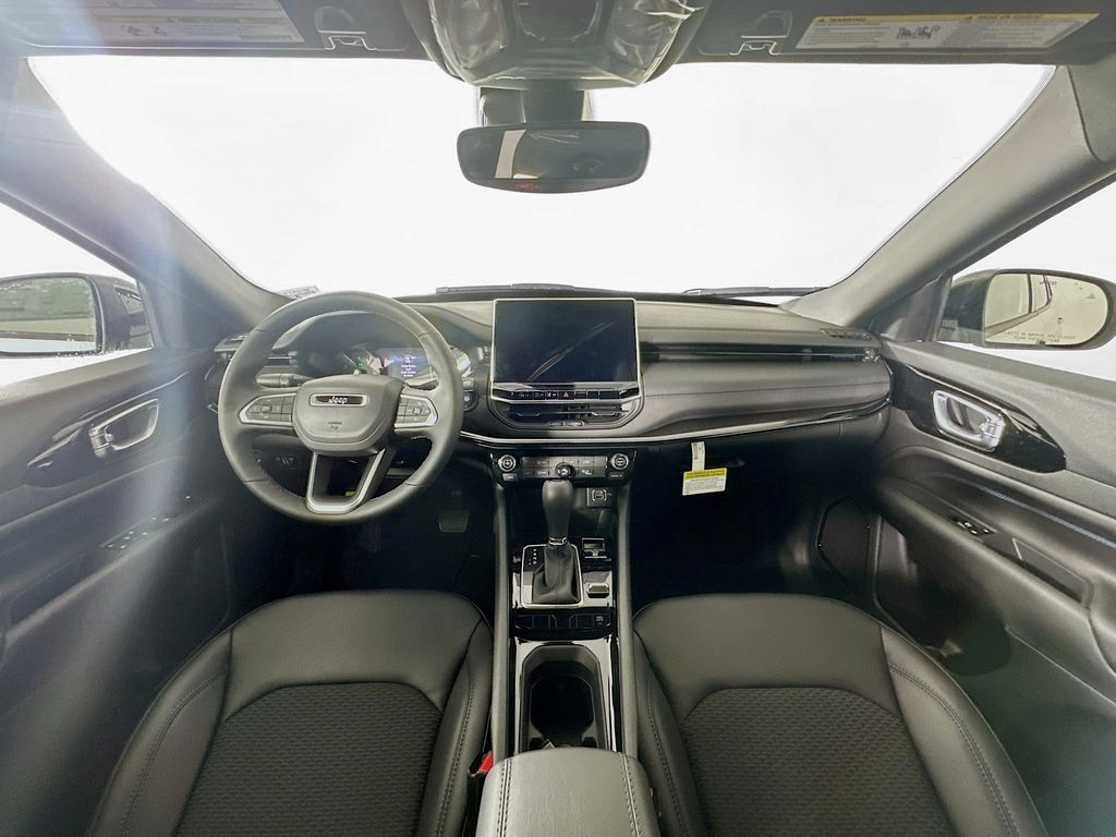 New 2026 White/off-white Jeep Latitude Altitude image 9