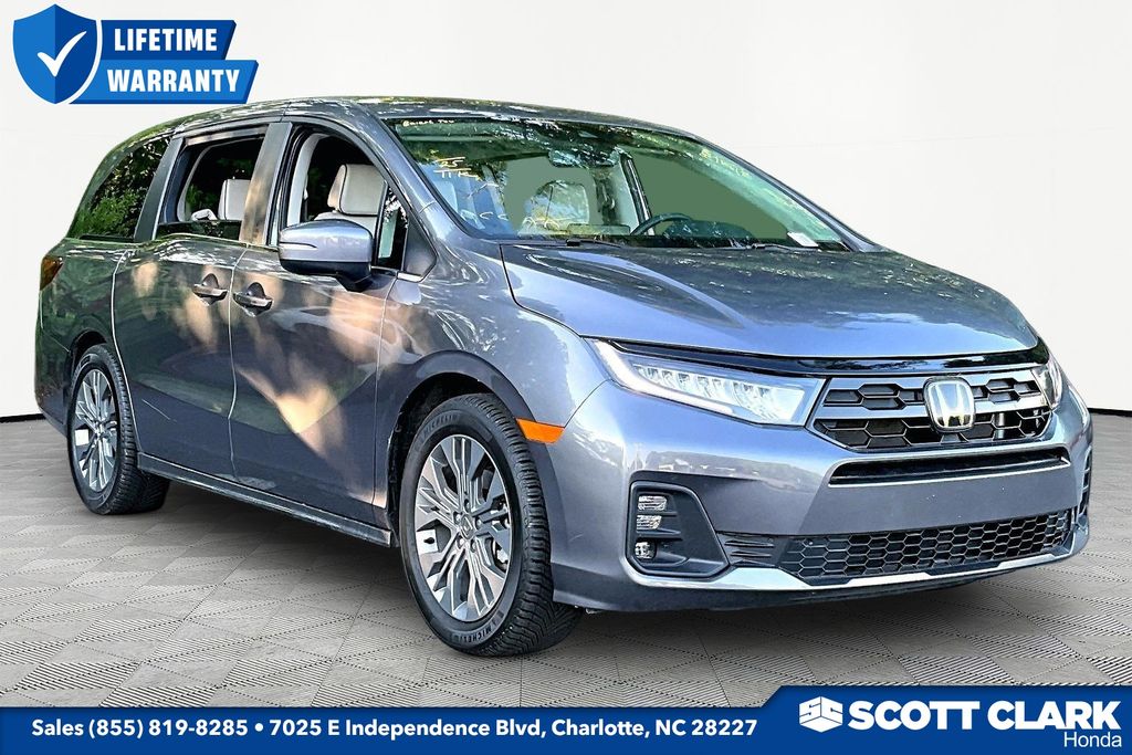 2025 Honda Odyssey Touring's photo