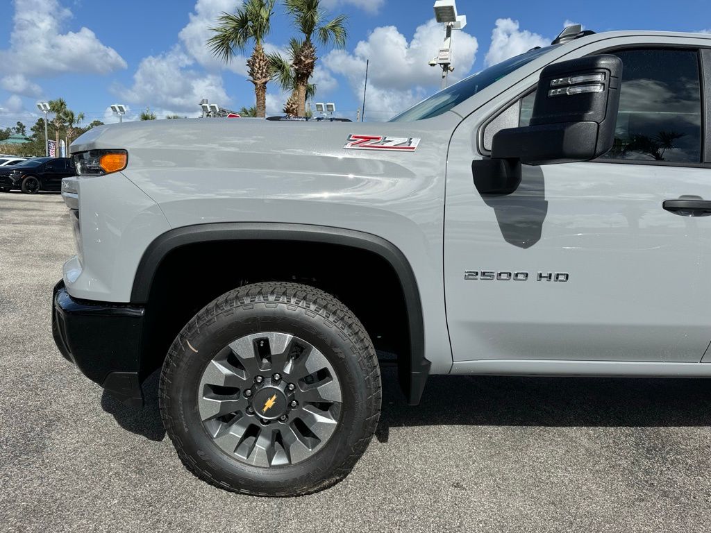 2025 Chevrolet Silverado 2500HD Custom 11