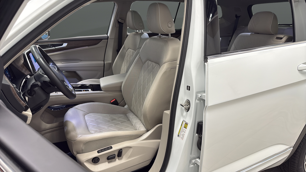 Used 2025 Opal White Volkswagen 2.0T SEL Premium R-Line image 9
