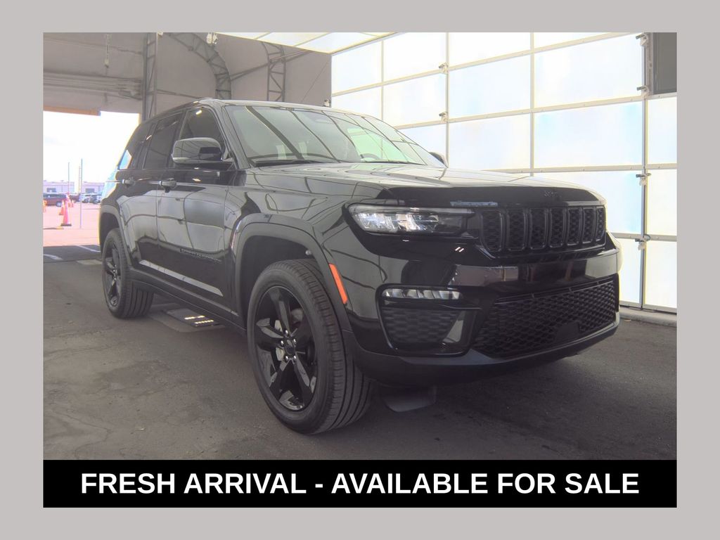 Diamond Black Crystal Pearlcoat 2025 Jeep Grand Cherokee Limited 4WD SUV / Crossover Four-Wheel Drive 8-Speed Automatic