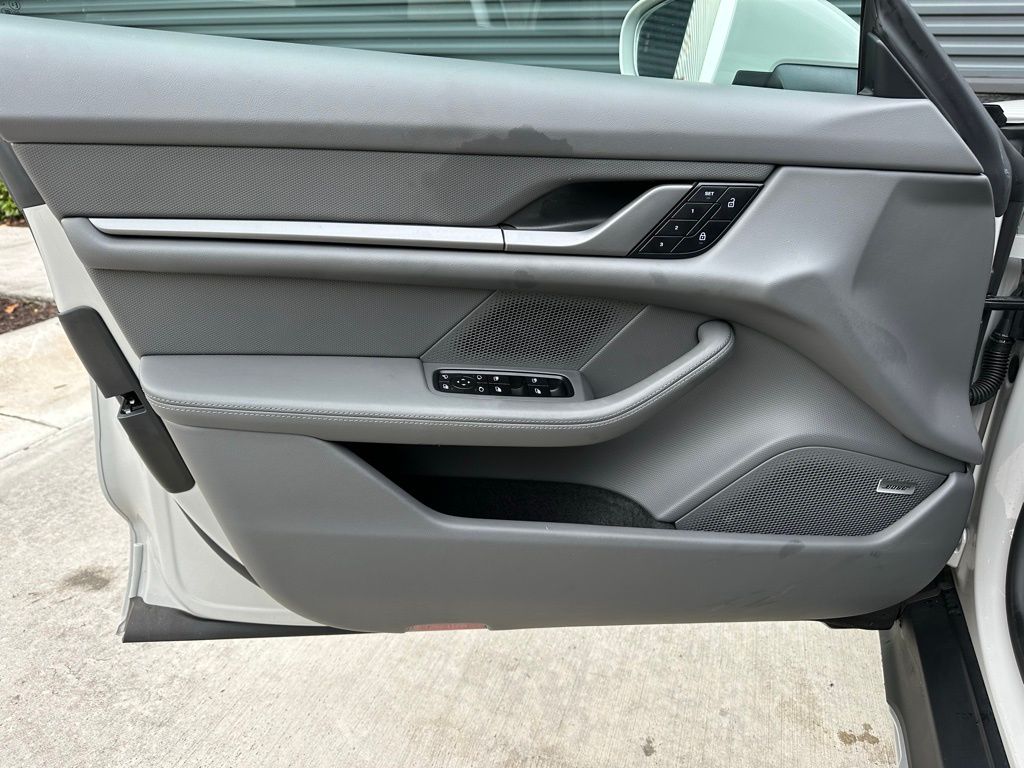 Thumbnail: 2025 Porsche Taycan - 19